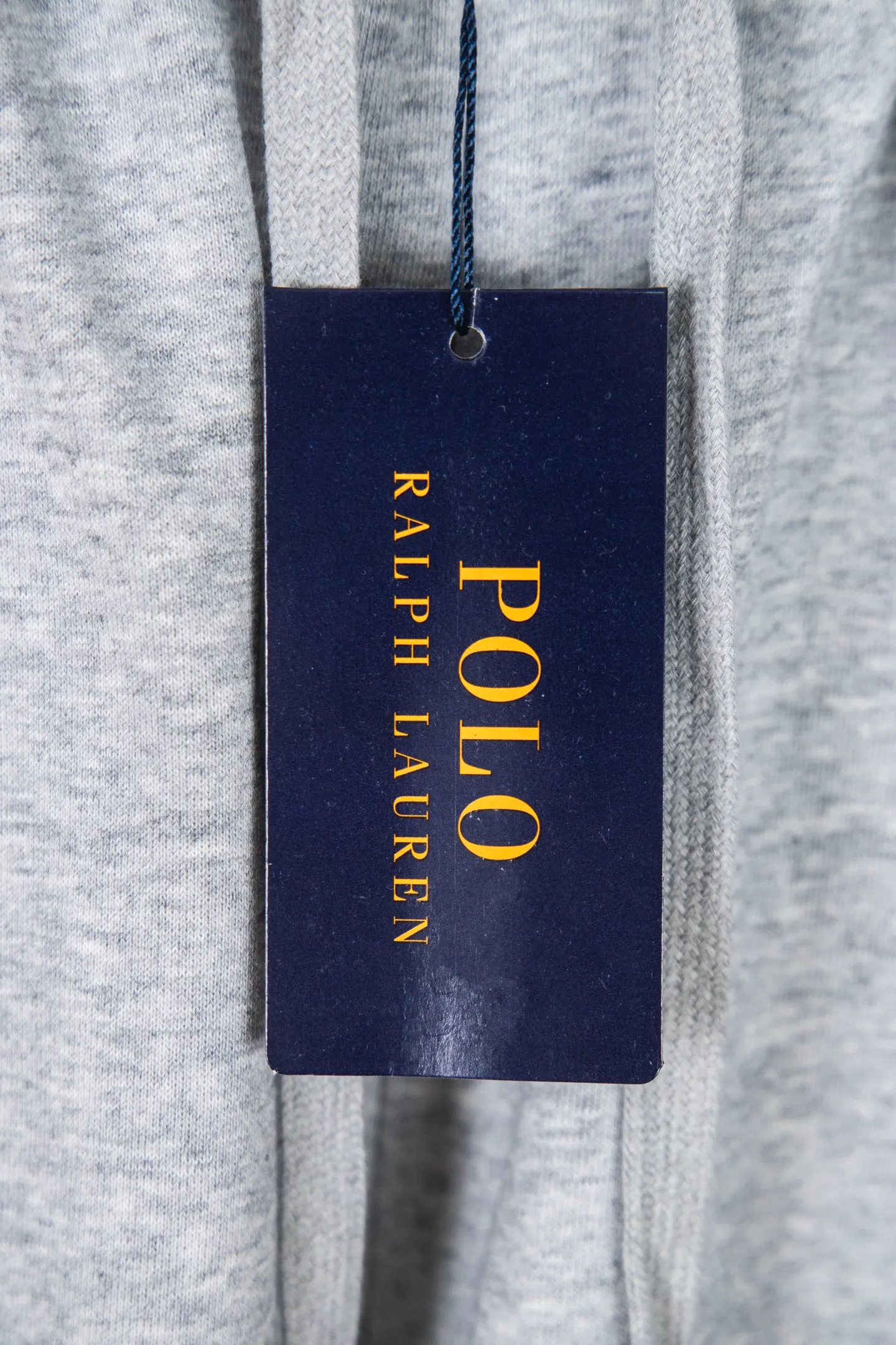 P130 Ralph Lauren Basic pony embroidered logo sweatpants and shorts for men and women. Customized drawstring. Hand-cranked eyelets. Pure cotton fabric. Easier to wear, more comfortable and less bulky than ordinary fabrics. Customized fabric. Classic pony embroidered logo. Complete accessories. Basic and versatile style. Easy to control. Randomly matched. Full sense of design. Color: white, black, navy blue, gray. Size: S-XL.